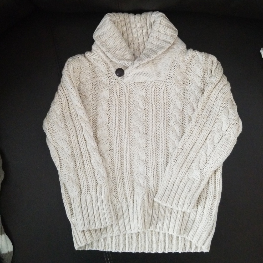 Sweaters - Picture 2 of 4